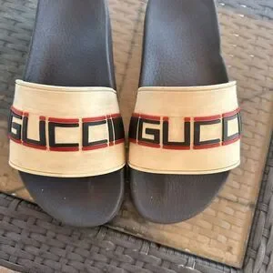 送関込【GUCCI】Pursuittreck ストライプ ラバー スライド 送関込【GUCCI】Pursuittreck ストライプ ラバー スライド
